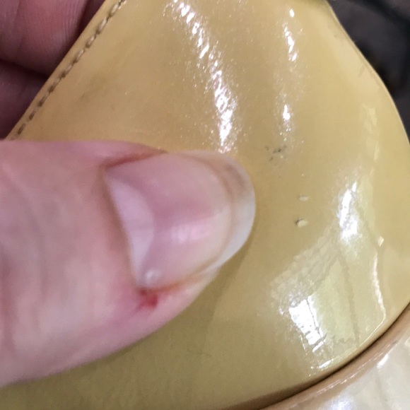 Anne Klein Aknorwood Butter Cream Pumps - Picture 8 of 12